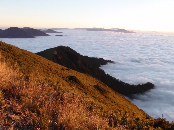 山岳之美-合歡山雲海封面