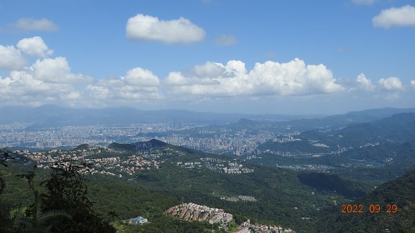 首登新店獅仔頭山(小百岳)隘勇線1.1K&東華聖宮&石碇雲海山(十股寮)封面