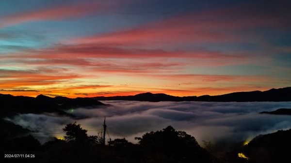 坪林南山寺 #星空夜景  #火燒雲   #紫薇雲海 #霧虹觀音圈 #曙光日出 7/112548708