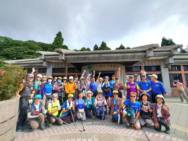 擎天崗→石梯嶺→頂山→風櫃口→天溪園→聖人橋【臺北大縱走 3+4、走路趣尋寶】2329372