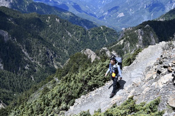 八通關上玉山1025185