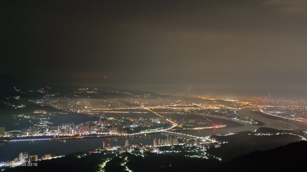 觀音山夜景琉璃光雲海&一彎血月5/52495625