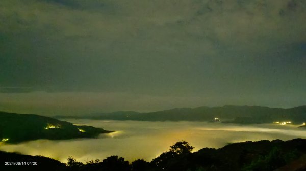 跟著雲海達人山友追雲趣 #琉璃光雲海 #火燒雲雲海 #日出雲海 8/142573957