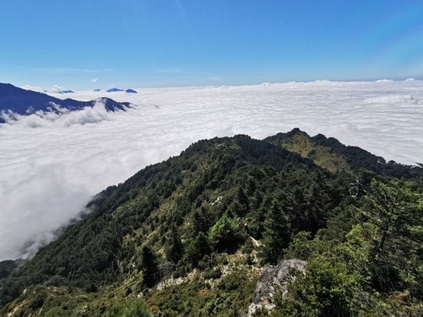 近臨雲海滿佈的干卓萬群峰-10/9~111139125