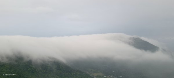 #大屯山 #雲瀑（過山雲）#夕陽 #月圓 #霧虹 5/1&63044800