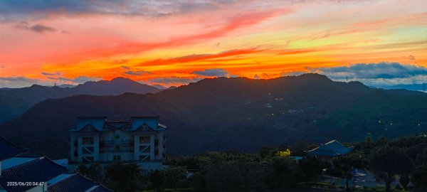 新店四十份/翡翠水庫壩頂火燒雲&日出&雲海 6/20封面