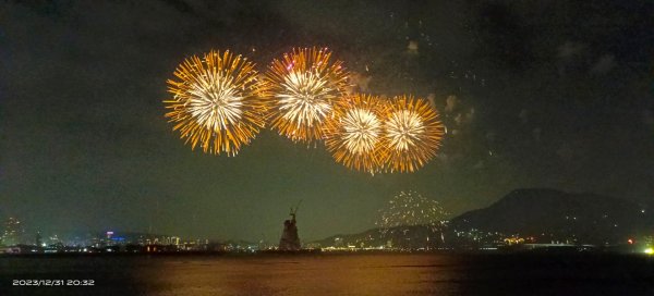 Happy New Year 2024 漁人碼頭跨年焰火 （手機手持拍攝）2390875