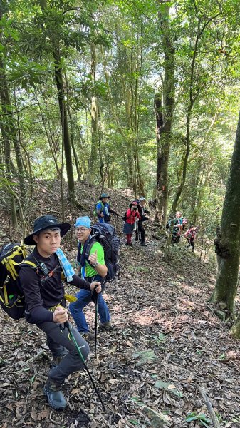 屋東縱走稜線之美。視角的轉換，同一座山也能給人截然不同的感受。(快樂腳攀登谷關七雄行)1837742