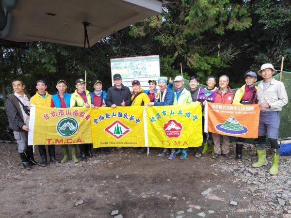 【新聞】白姑大山常有登山客迷路 東勢林區管理處與民間協力設置山徑路標減少迷途