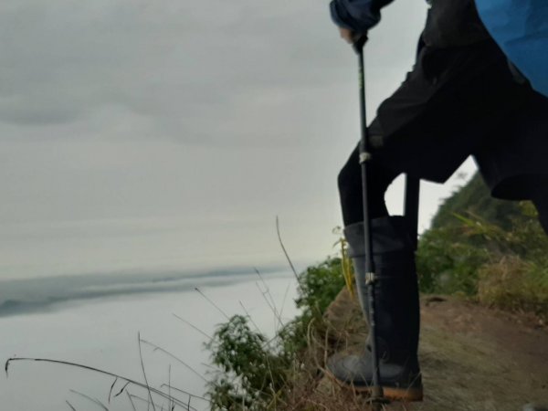 赤崁頭上大橫屏山並探勘成功由大橫屏山後展望點沿縣界稜垂降而下 111.1.241591011