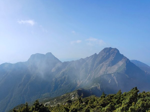 終於看到1000元背面的山景登頂玉山北峰／前峰2495938