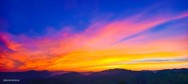 #二格山 #琉璃光 #月圓 #火燒雲 #霞光 #雲海流瀑 #日出 #日月同框 9/9封面