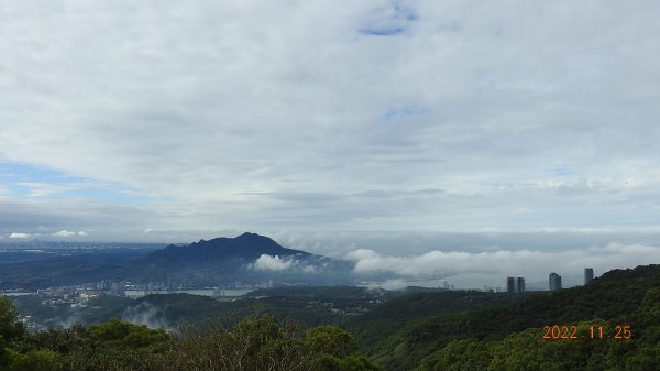 雲霧飄渺間的台北盆地&觀音山1926361