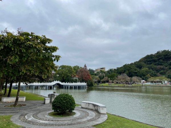 搭捷運去爬山。碧湖公園步道&雙獅緃走(碧湖山-新坡尾山-竹嵩山-小金面山-論劍山-士林獅頭山)