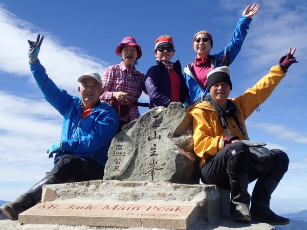 2017/9/11玉山群峰(D2)─排雲山莊→玉山北峰往返→玉山主峰→排雲山莊→大石壁→白木林觀景台→孟祿亭→塔塔加鞍部