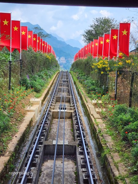 山旅也能輕鬆愜意闔家同歡~搭小火車、纜車登上越南最高峰(番西邦峰3143M)2883578
