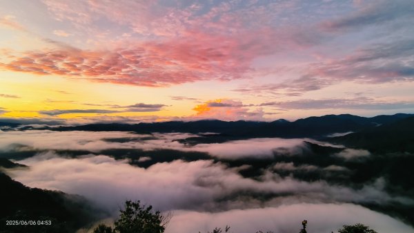 跟著雲海達人山友追雲趣 #日出雲海 #火燒雲 6/62804187
