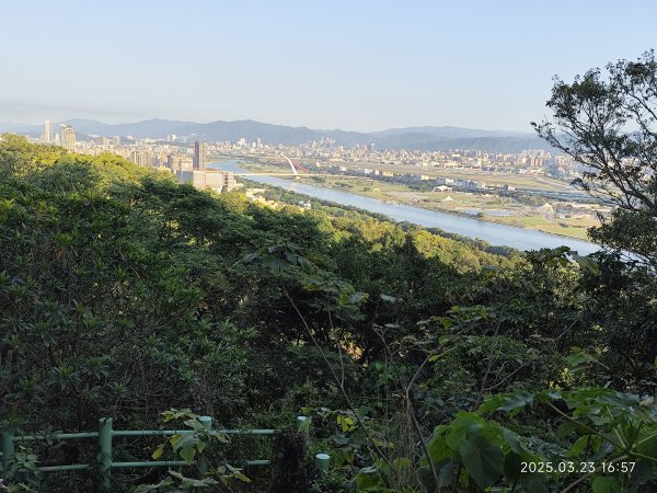【臺北大縱走 5】碧山巖→忠勇山越嶺步道→金龍產業道路→圓明寺步道→鄭成功廟步道→文間山→劍潭山步道2744915
