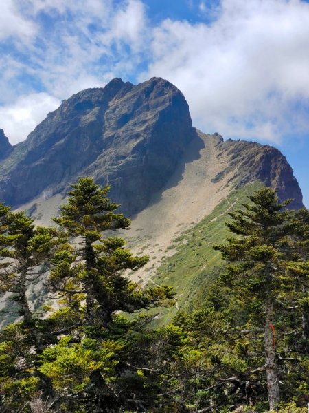 終於看到1000元背面的山景登頂玉山北峰／前峰2495972