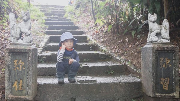 四歲小樂的第16座小百岳-紅淡山1100506