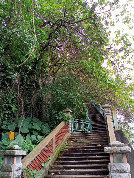 美麗的劍潭、渾然天成的猴洞巨岩和湖山磺溪1320175