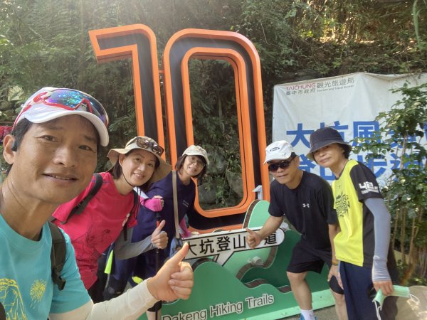 《夏日大坑同行記｜10號步道登稜線，與家人感受山風與人情味》
