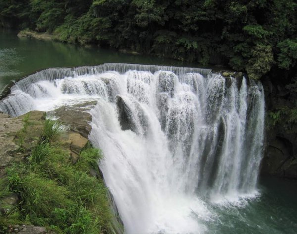 平溪 十分瀑布。壺穴地質景觀 垂廉型瀑布 臺版尼加拉瀑布2206288