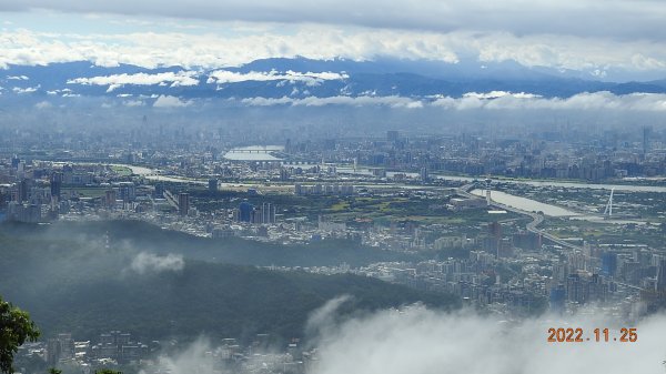 雲霧飄渺間的台北盆地&觀音山1926344
