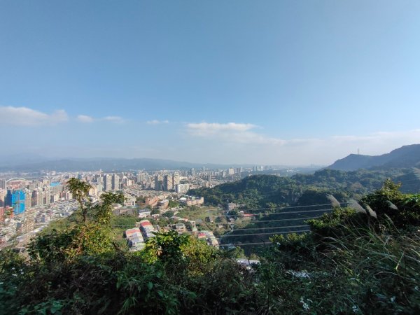 ［象山~深坑8連峰］  （象山～南港山南峰～拇指山～倒照湖山～大坑山～西峰~三腳木山~西峰）2403152