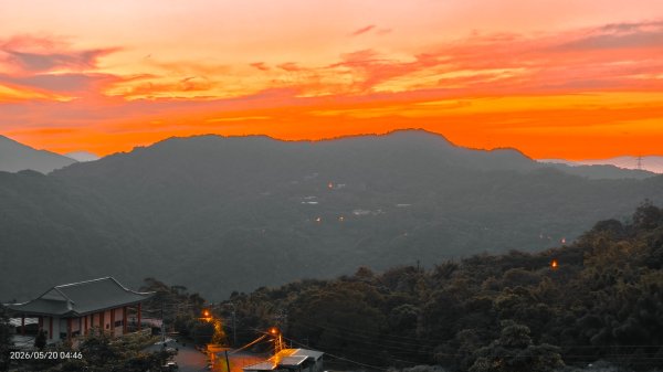 #新店四十份 #翡翠水庫壩頂 #日出 #雲海 #火燒雲 #藍腹鷴 5/203057607