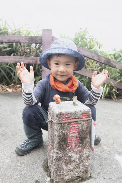 四歲小樂的第16座小百岳-紅淡山1100510