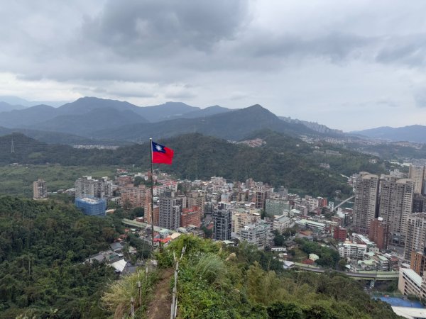 2025元旦 新店獅頭山（小獅山）順遊 高麗坑山，員潭子坑山，待荖坑山，樟湖山，樟山 出政大2680973