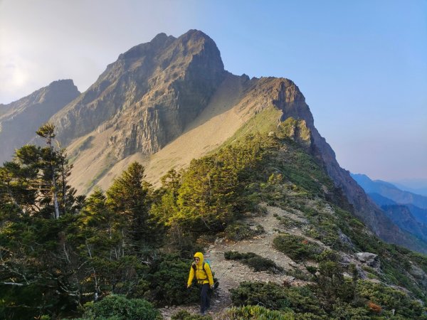 終於看到1000元背面的山景登頂玉山北峰／前峰2495921