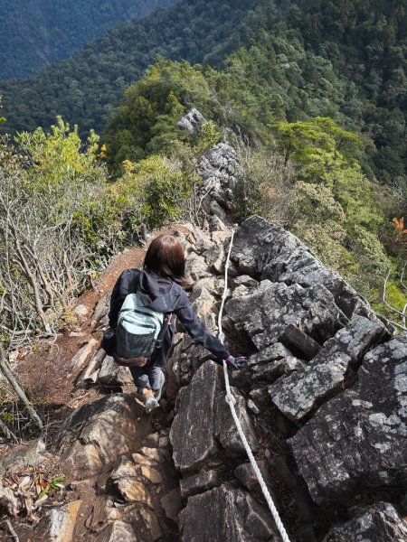 鳶嘴山上的瘦稜2983892