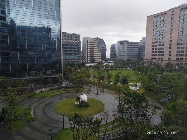 璀璨耀眼的夜景 - 大直美麗華、大稻埕、大港墘公園【臺北健走趣】【健走複利】2604569