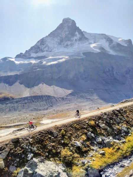 瑞士馬特杭峰的右臉：Schönbielhütte 步道2633650