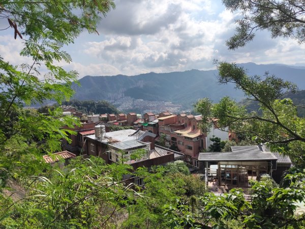 微笑山線：【天上山系】烘爐地土地公段：南勢角山2959362