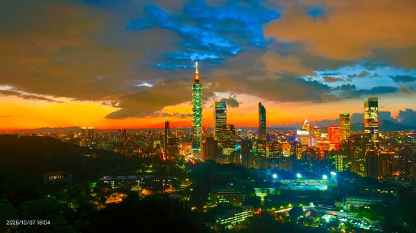 #虎山峰 #夕陽 #火燒雲 #霞光 10/72907939