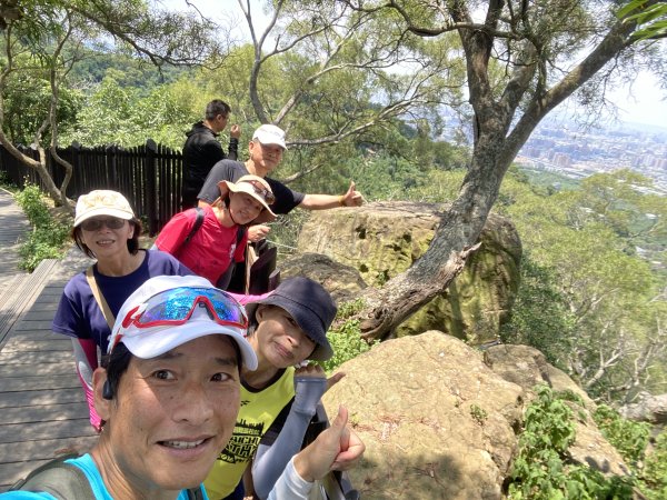 《夏日大坑同行記｜10號步道登稜線，與家人感受山風與人情味》2926352