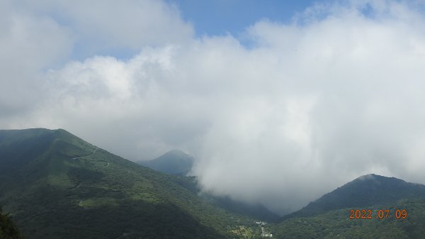 陽明山上一整天都是雲霧飄渺1757816
