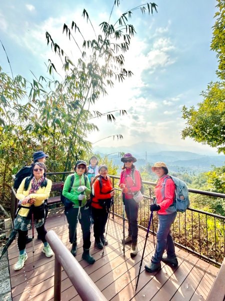 荷苞山登山步道走荷芭山小溪子山 午餐吃塔可飯幸福耶2996065