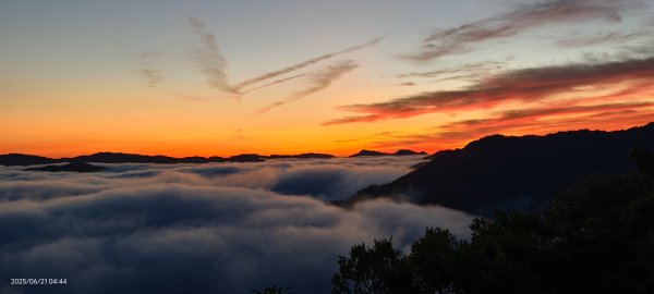 北宜郊山之濫觴 #琉璃光雲海 #日出雲海 #觀音圈雲海 #海景第一排 6/212816385