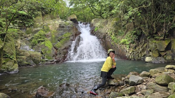 陽明山秘境，涼爽水圳步道，鹿堀坪古道，富士坪古道，夏日戲水與溯溪天堂，首選鹿堀坪（頭前溪）瀑布。2796245