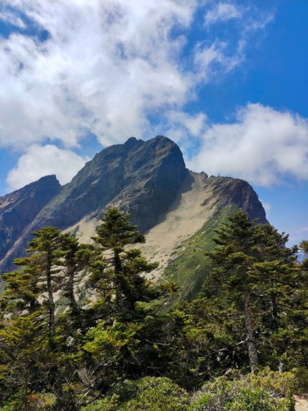 終於看到1000元背面的山景登頂玉山北峰／前峰2495971