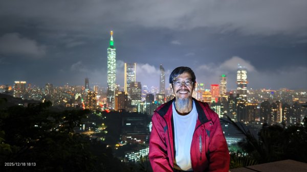 #天空之城 #穿雲箭 #虎山峰 #夕陽 #火燒雲 #夜景 #101大樓 12/182964795