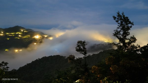 石碇趴趴走追雲趣 #二格山 #琉璃光 #雲瀑 #雲海流瀑 #雲海 5/182789962