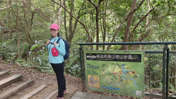 (姨婆趴趴走)第五十二集:新北新店攀登和美山及灣潭山2761094