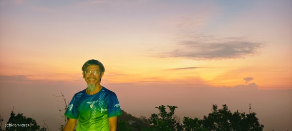 #二格山 #霧裡看花 #琉璃光 #曙光 #日出 #雲瀑 #雲海流瀑 10/142914037