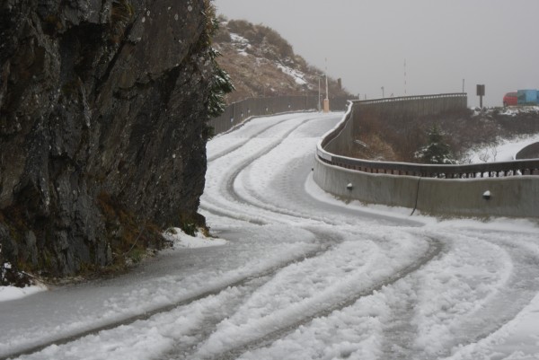 【新聞】入冬寒流急凍 合歡山雪白世界