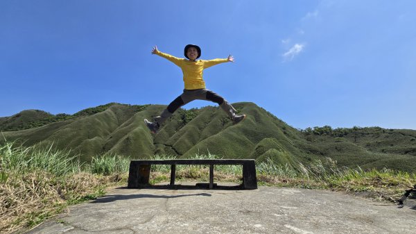 神級景點抺茶山，爬抹茶山的最佳季節，沿路桐花地毯，層層疊疊的山巒，壯闊的山谷2774471